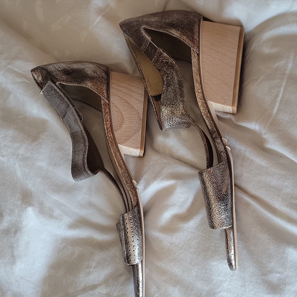 Van Eli Gold Sandals - Picture 4 of 8